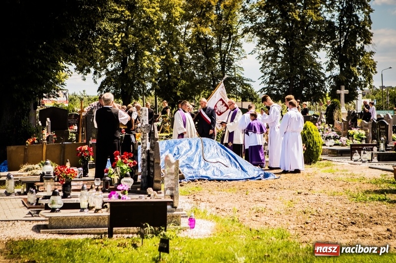 Zdjęcie w galerii na portalu naszraciborz.pl: Kroczysz schodami do nieba. Ostatnie pożegnanie śp. Herberta Dengela wiadomości z regionu