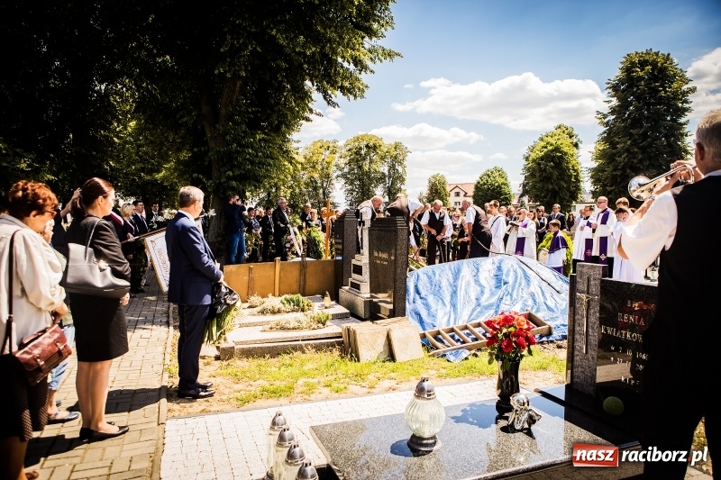Zdjęcie w galerii na portalu naszraciborz.pl: Kroczysz schodami do nieba. Ostatnie pożegnanie śp. Herberta Dengela wiadomości z regionu