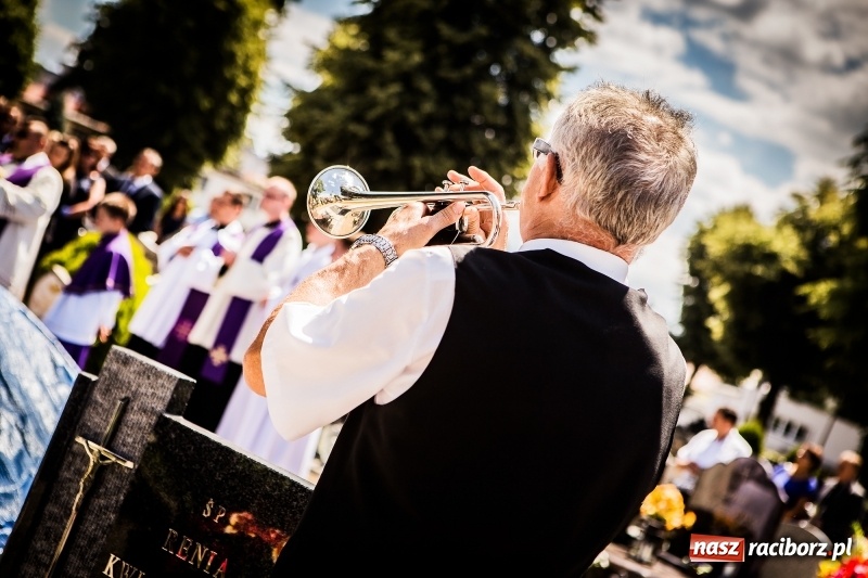 Zdjęcie w galerii na portalu naszraciborz.pl: Kroczysz schodami do nieba. Ostatnie pożegnanie śp. Herberta Dengela wiadomości z regionu