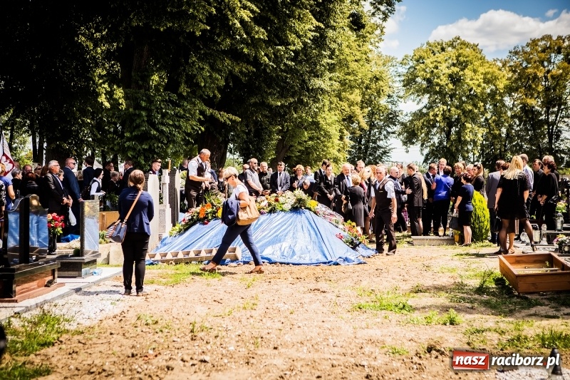 Zdjęcie w galerii na portalu naszraciborz.pl: Kroczysz schodami do nieba. Ostatnie pożegnanie śp. Herberta Dengela wiadomości z regionu