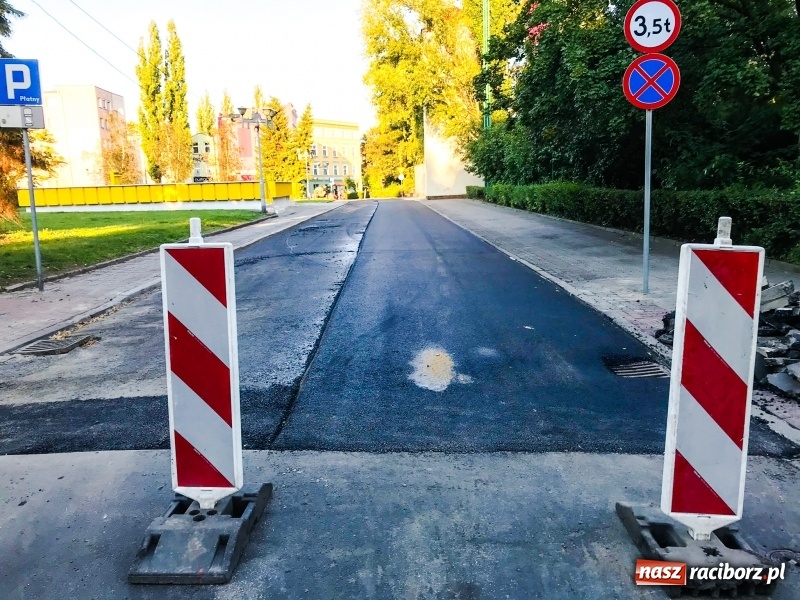 Zdjęcie w galerii na portalu naszraciborz.pl: Ruszyły prace na placu Długosza  wiadomości z regionu