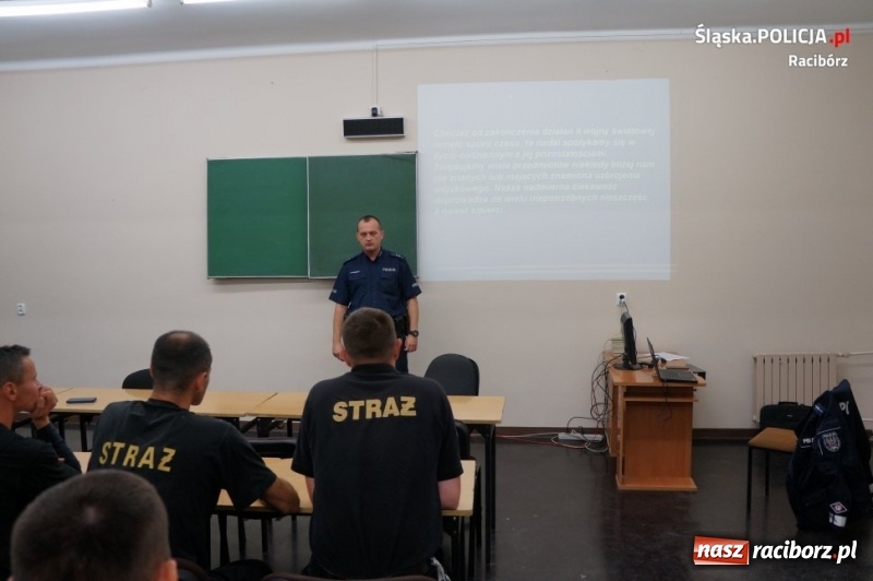 Zdjęcie w galerii na portalu naszraciborz.pl: Dzielnicowy przeszkolił strażaków na wypadek odnalezienia niewybuchu i zagrożenia terrorystycznego wiadomości z regionu