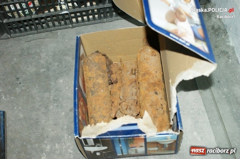 Zdjęcie w galerii na portalu naszraciborz.pl: Dzielnicowy przeszkolił strażaków na wypadek odnalezienia niewybuchu i zagrożenia terrorystycznego wiadomości z regionu