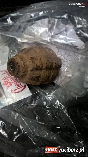 Zdjęcie w galerii na portalu naszraciborz.pl: Dzielnicowy przeszkolił strażaków na wypadek odnalezienia niewybuchu i zagrożenia terrorystycznego wiadomości z regionu