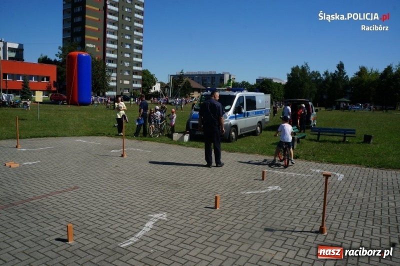 Zdjęcie w galerii na portalu naszraciborz.pl: Piknik z Policją Kręci mnie bezpieczeństwo wiadomości z regionu