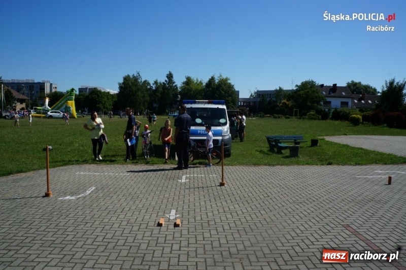 Zdjęcie w galerii na portalu naszraciborz.pl: Piknik z Policją Kręci mnie bezpieczeństwo wiadomości z regionu