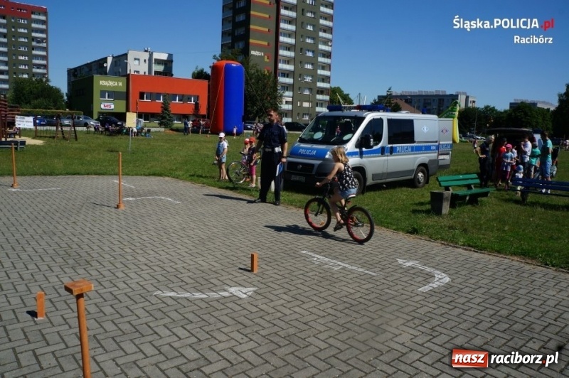 Zdjęcie w galerii na portalu naszraciborz.pl: Piknik z Policją Kręci mnie bezpieczeństwo wiadomości z regionu
