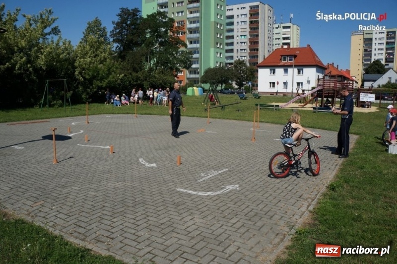 Zdjęcie w galerii na portalu naszraciborz.pl: Piknik z Policją Kręci mnie bezpieczeństwo wiadomości z regionu