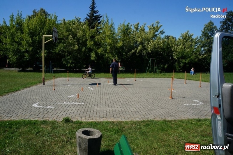 Zdjęcie w galerii na portalu naszraciborz.pl: Piknik z Policją Kręci mnie bezpieczeństwo wiadomości z regionu