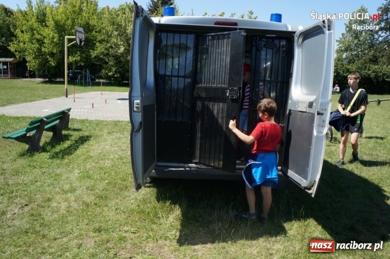Zdjęcie w galerii na portalu naszraciborz.pl: Piknik z Policją Kręci mnie bezpieczeństwo wiadomości z regionu