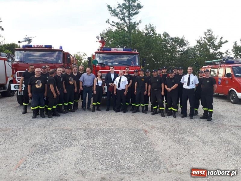 Zdjęcie w galerii na portalu naszraciborz.pl: Kuźnia Raciborska. Z pożaru pojechali po nowy sprzęt  wiadomości z regionu