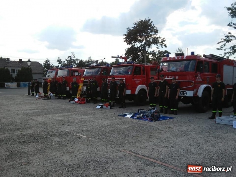 Zdjęcie w galerii na portalu naszraciborz.pl: Kuźnia Raciborska. Z pożaru pojechali po nowy sprzęt  wiadomości z regionu