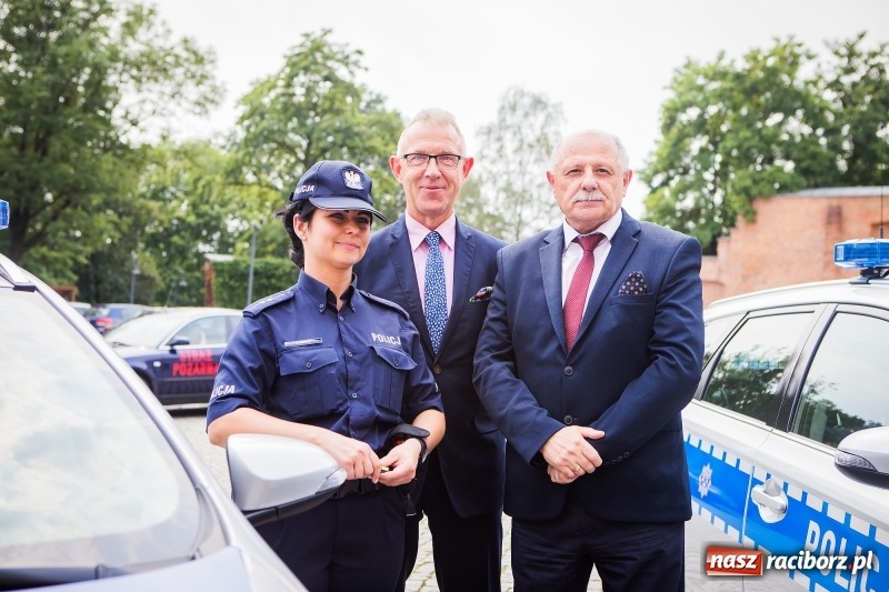 Zdjęcie w galerii na portalu naszraciborz.pl: Awanse i toyoty, czyli Święto Policji w Raciborzu FOTO i WIDEO wiadomości z regionu