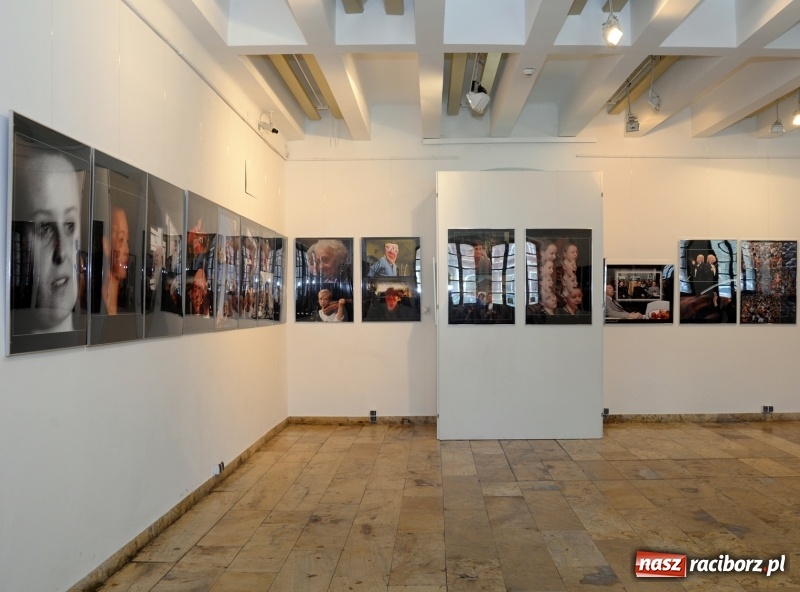Zdjęcie w galerii na portalu naszraciborz.pl: Portret współczesny. Fotokompozycje - nowa wystawa Bolesława Stachowa w Muzeum wiadomości z regionu