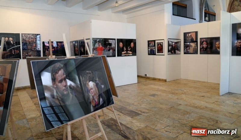Zdjęcie w galerii na portalu naszraciborz.pl: Portret współczesny. Fotokompozycje - nowa wystawa Bolesława Stachowa w Muzeum wiadomości z regionu