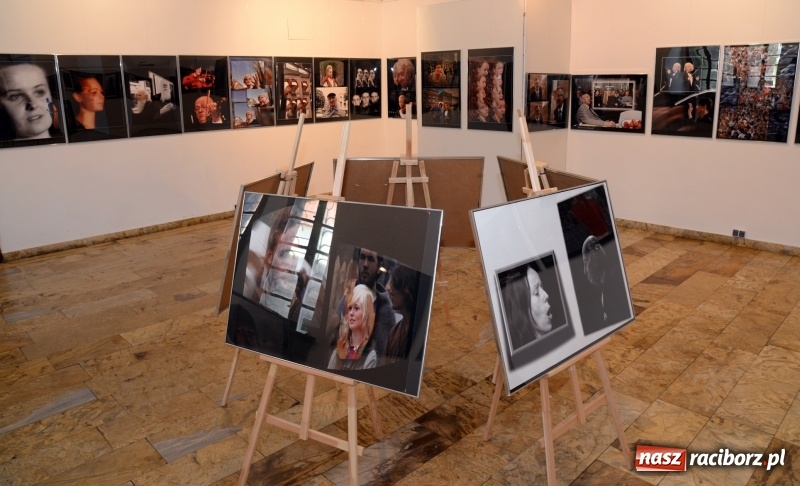 Zdjęcie w galerii na portalu naszraciborz.pl: Portret współczesny. Fotokompozycje - nowa wystawa Bolesława Stachowa w Muzeum wiadomości z regionu