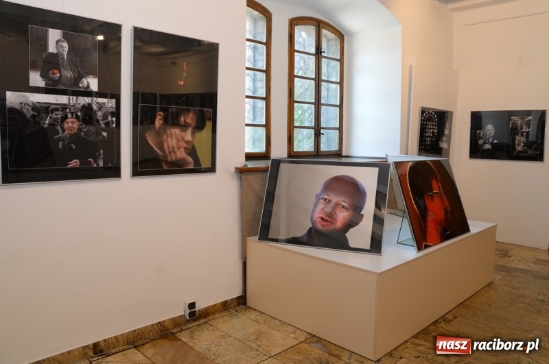 Zdjęcie w galerii na portalu naszraciborz.pl: Portret współczesny. Fotokompozycje - nowa wystawa Bolesława Stachowa w Muzeum wiadomości z regionu