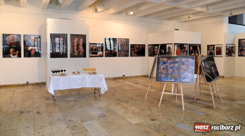 Zdjęcie w galerii na portalu naszraciborz.pl: Portret współczesny. Fotokompozycje - nowa wystawa Bolesława Stachowa w Muzeum wiadomości z regionu