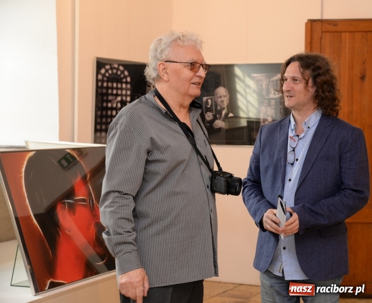 Zdjęcie w galerii na portalu naszraciborz.pl: Portret współczesny. Fotokompozycje - nowa wystawa Bolesława Stachowa w Muzeum wiadomości z regionu