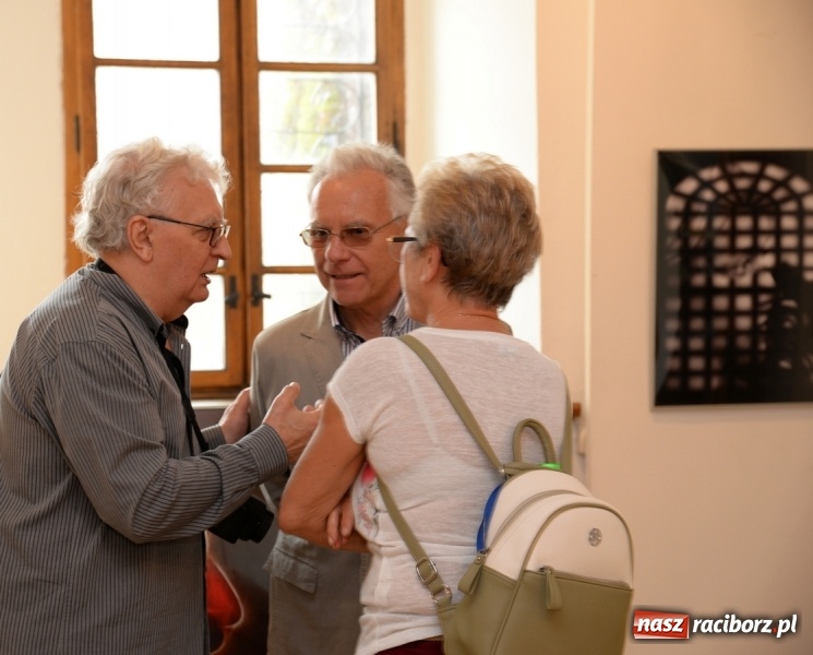 Zdjęcie w galerii na portalu naszraciborz.pl: Portret współczesny. Fotokompozycje - nowa wystawa Bolesława Stachowa w Muzeum wiadomości z regionu