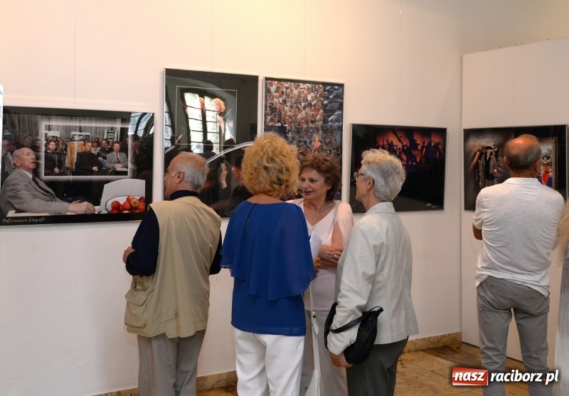 Zdjęcie w galerii na portalu naszraciborz.pl: Portret współczesny. Fotokompozycje - nowa wystawa Bolesława Stachowa w Muzeum wiadomości z regionu