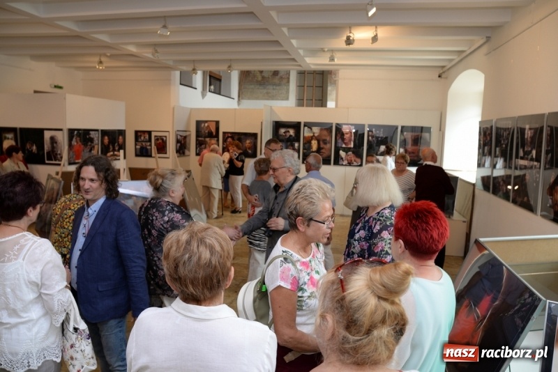 Zdjęcie w galerii na portalu naszraciborz.pl: Portret współczesny. Fotokompozycje - nowa wystawa Bolesława Stachowa w Muzeum wiadomości z regionu