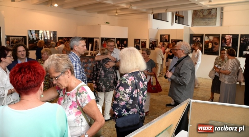 Zdjęcie w galerii na portalu naszraciborz.pl: Portret współczesny. Fotokompozycje - nowa wystawa Bolesława Stachowa w Muzeum wiadomości z regionu
