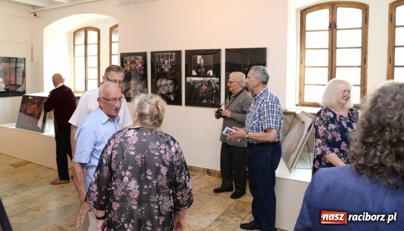 Zdjęcie w galerii na portalu naszraciborz.pl: Portret współczesny. Fotokompozycje - nowa wystawa Bolesława Stachowa w Muzeum wiadomości z regionu