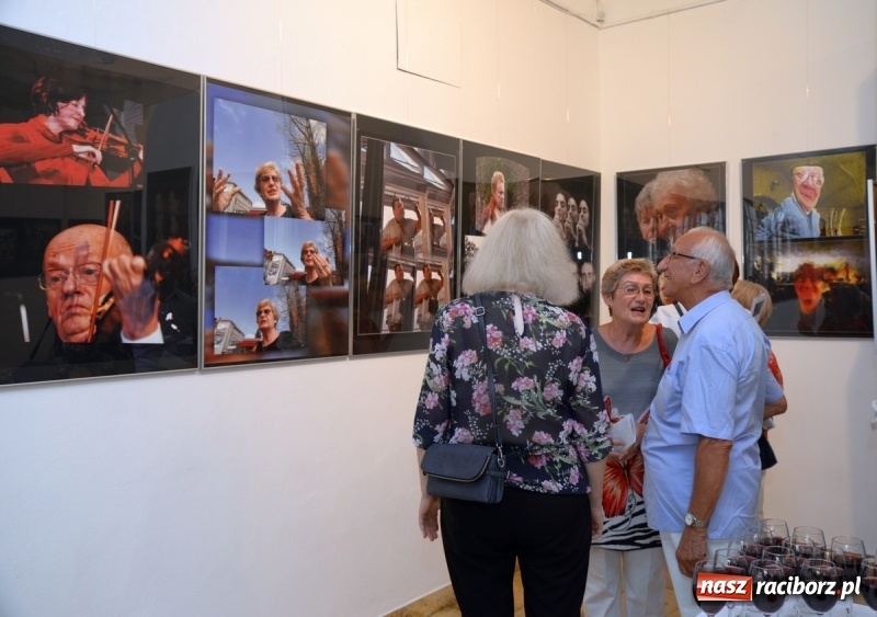 Zdjęcie w galerii na portalu naszraciborz.pl: Portret współczesny. Fotokompozycje - nowa wystawa Bolesława Stachowa w Muzeum wiadomości z regionu