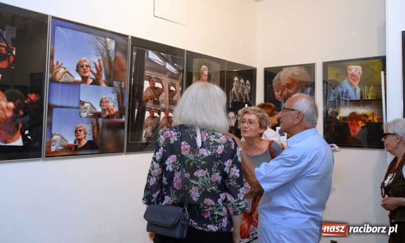 Zdjęcie w galerii na portalu naszraciborz.pl: Portret współczesny. Fotokompozycje - nowa wystawa Bolesława Stachowa w Muzeum wiadomości z regionu