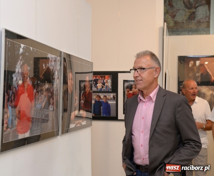 Zdjęcie w galerii na portalu naszraciborz.pl: Portret współczesny. Fotokompozycje - nowa wystawa Bolesława Stachowa w Muzeum wiadomości z regionu