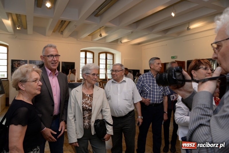 Zdjęcie w galerii na portalu naszraciborz.pl: Portret współczesny. Fotokompozycje - nowa wystawa Bolesława Stachowa w Muzeum wiadomości z regionu