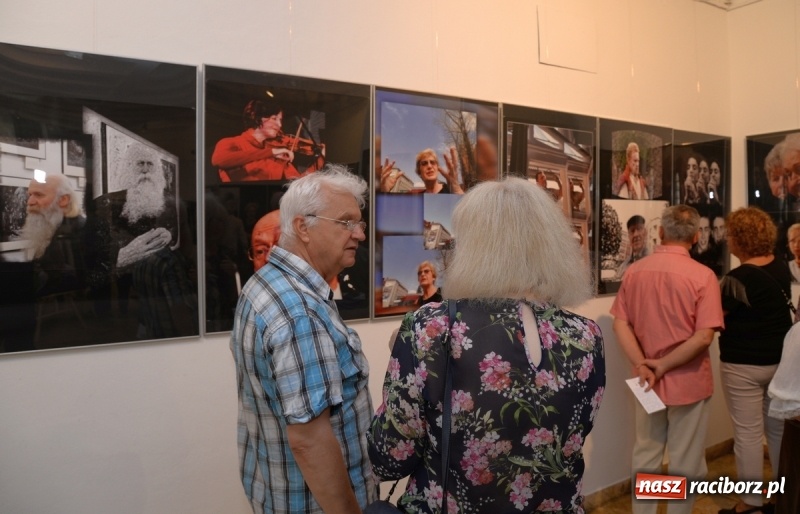 Zdjęcie w galerii na portalu naszraciborz.pl: Portret współczesny. Fotokompozycje - nowa wystawa Bolesława Stachowa w Muzeum wiadomości z regionu