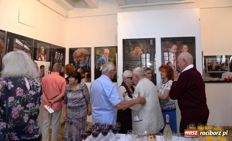 Zdjęcie w galerii na portalu naszraciborz.pl: Portret współczesny. Fotokompozycje - nowa wystawa Bolesława Stachowa w Muzeum wiadomości z regionu