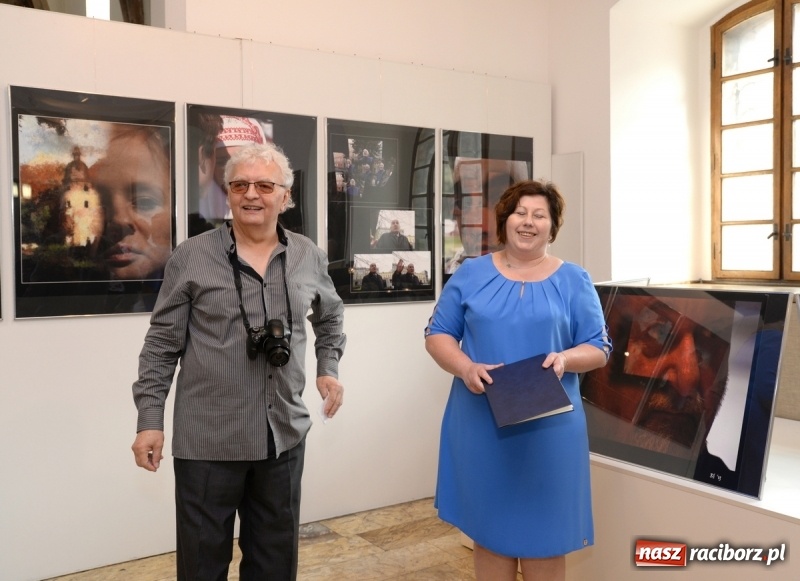 Zdjęcie w galerii na portalu naszraciborz.pl: Portret współczesny. Fotokompozycje - nowa wystawa Bolesława Stachowa w Muzeum wiadomości z regionu