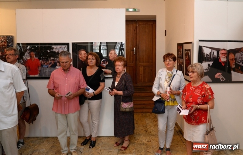 Zdjęcie w galerii na portalu naszraciborz.pl: Portret współczesny. Fotokompozycje - nowa wystawa Bolesława Stachowa w Muzeum wiadomości z regionu