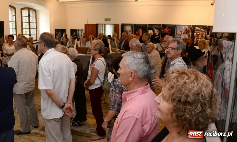 Zdjęcie w galerii na portalu naszraciborz.pl: Portret współczesny. Fotokompozycje - nowa wystawa Bolesława Stachowa w Muzeum wiadomości z regionu