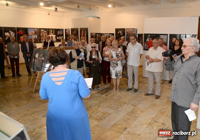 Zdjęcie w galerii na portalu naszraciborz.pl: Portret współczesny. Fotokompozycje - nowa wystawa Bolesława Stachowa w Muzeum wiadomości z regionu