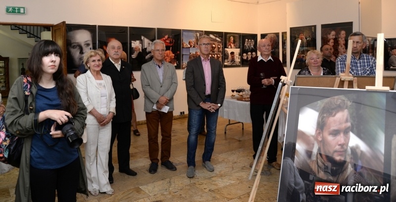 Zdjęcie w galerii na portalu naszraciborz.pl: Portret współczesny. Fotokompozycje - nowa wystawa Bolesława Stachowa w Muzeum wiadomości z regionu