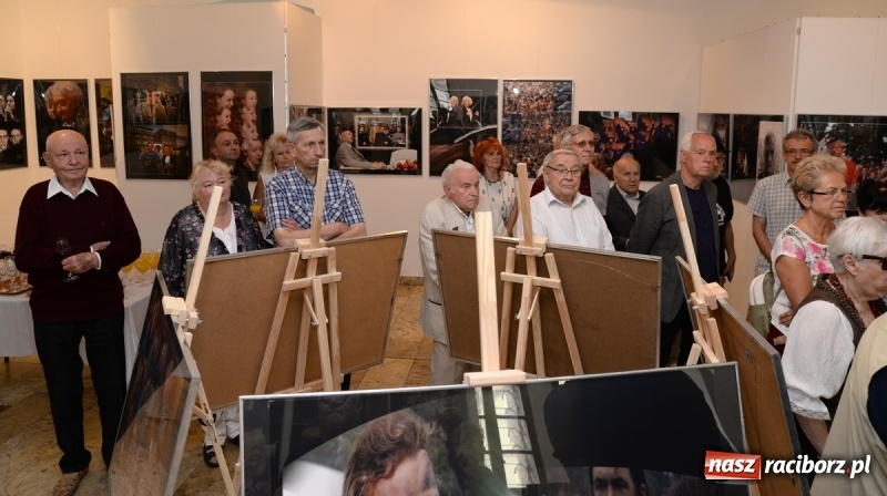 Zdjęcie w galerii na portalu naszraciborz.pl: Portret współczesny. Fotokompozycje - nowa wystawa Bolesława Stachowa w Muzeum wiadomości z regionu