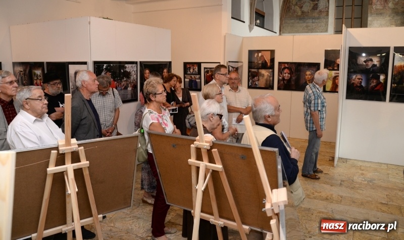 Zdjęcie w galerii na portalu naszraciborz.pl: Portret współczesny. Fotokompozycje - nowa wystawa Bolesława Stachowa w Muzeum wiadomości z regionu