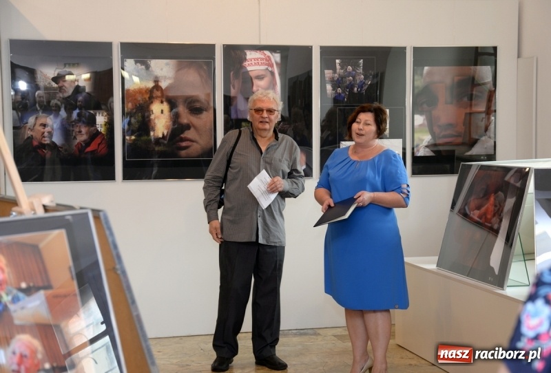 Zdjęcie w galerii na portalu naszraciborz.pl: Portret współczesny. Fotokompozycje - nowa wystawa Bolesława Stachowa w Muzeum wiadomości z regionu