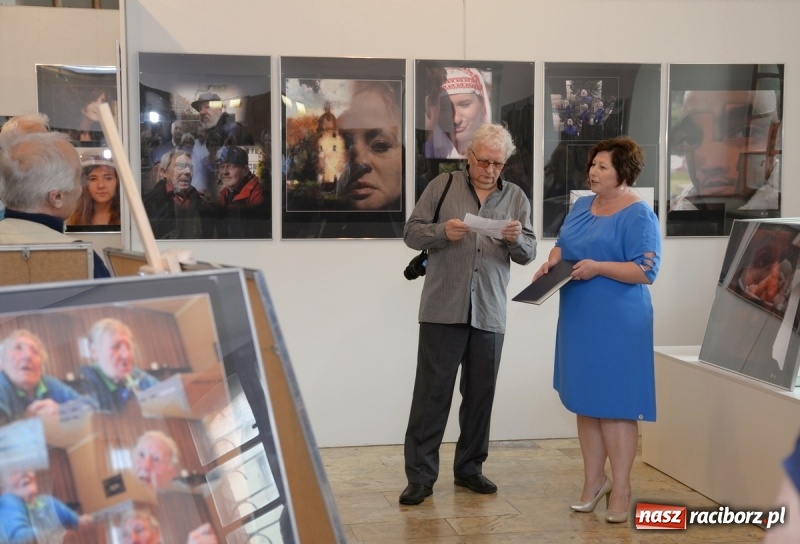 Zdjęcie w galerii na portalu naszraciborz.pl: Portret współczesny. Fotokompozycje - nowa wystawa Bolesława Stachowa w Muzeum wiadomości z regionu