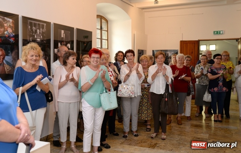 Zdjęcie w galerii na portalu naszraciborz.pl: Portret współczesny. Fotokompozycje - nowa wystawa Bolesława Stachowa w Muzeum wiadomości z regionu