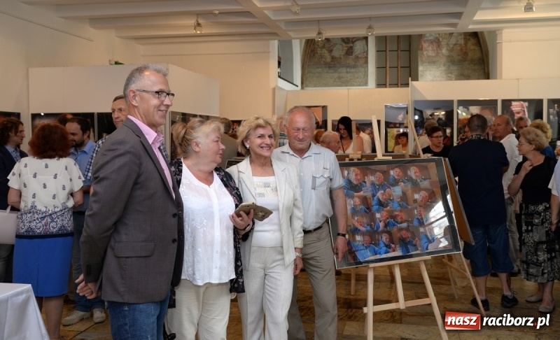 Zdjęcie w galerii na portalu naszraciborz.pl: Portret współczesny. Fotokompozycje - nowa wystawa Bolesława Stachowa w Muzeum wiadomości z regionu