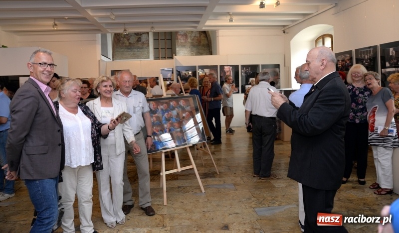 Zdjęcie w galerii na portalu naszraciborz.pl: Portret współczesny. Fotokompozycje - nowa wystawa Bolesława Stachowa w Muzeum wiadomości z regionu