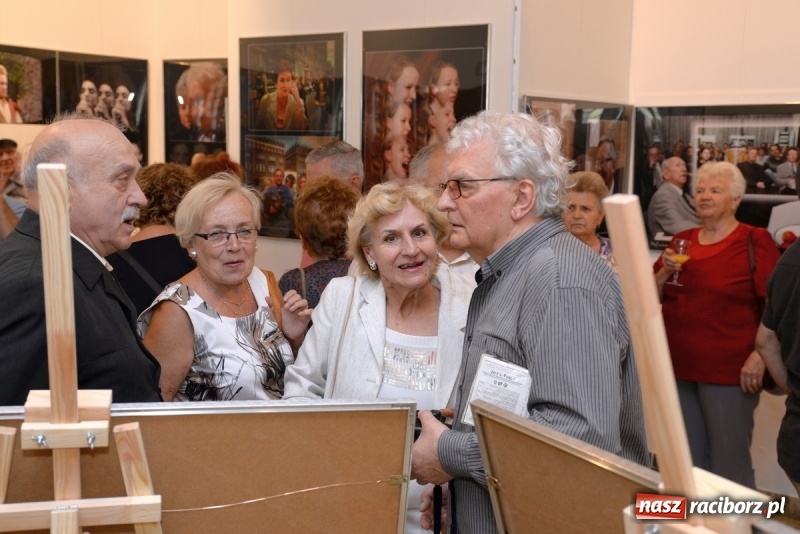 Zdjęcie w galerii na portalu naszraciborz.pl: Portret współczesny. Fotokompozycje - nowa wystawa Bolesława Stachowa w Muzeum wiadomości z regionu