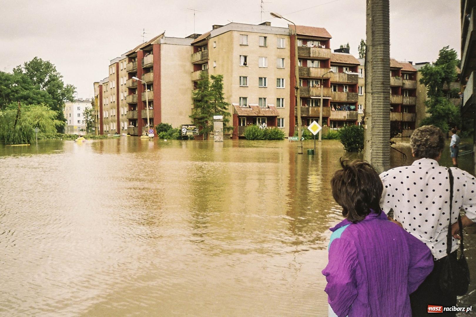 Zdjęcie w galerii na portalu naszraciborz.pl: Niepublikowane zdjęcia z powodzi w 1997 roku wiadomości z regionu