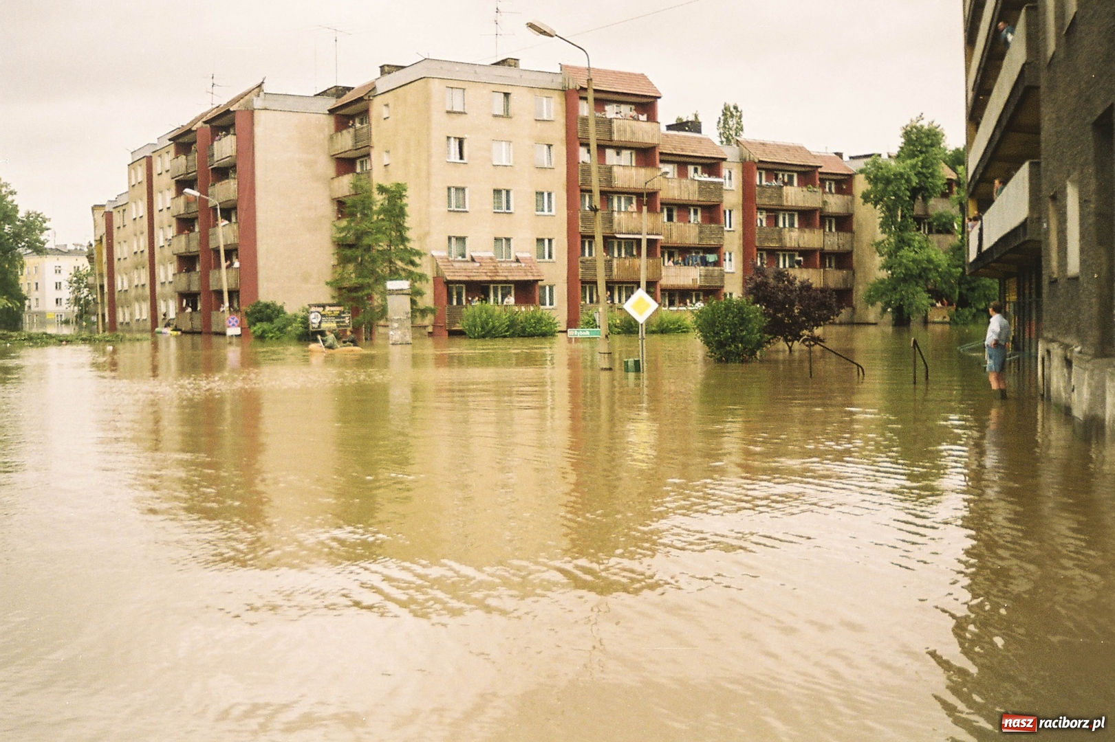 Zdjęcie w galerii na portalu naszraciborz.pl: Niepublikowane zdjęcia z powodzi w 1997 roku wiadomości z regionu