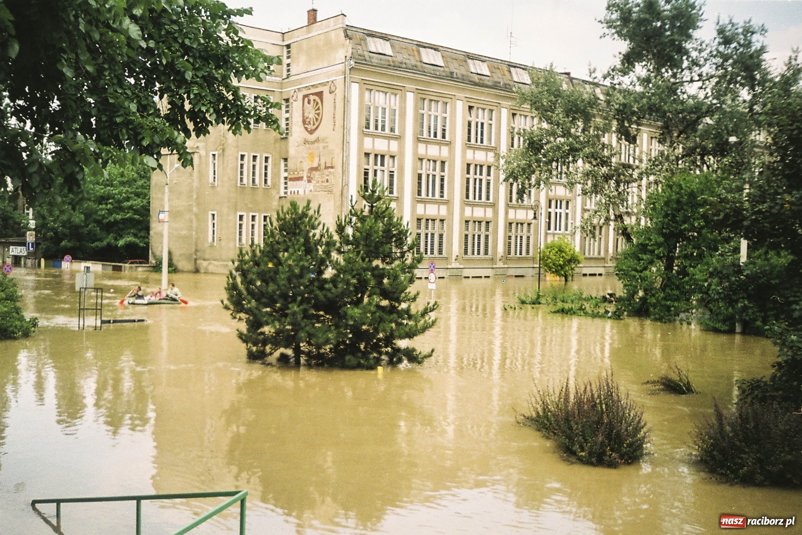 Zdjęcie w galerii na portalu naszraciborz.pl: Niepublikowane zdjęcia z powodzi w 1997 roku wiadomości z regionu